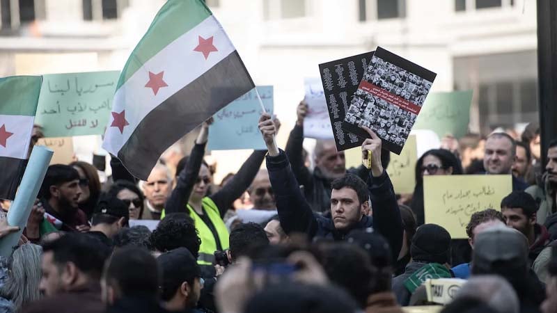 ঘরে ঘরে ঢুকে খুন, আসাদপন্থিদের সাথে ক্ষমতাসীনদের সংঘাতে নিহত ১,৩০০